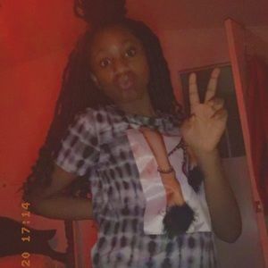 Meet your Posher, Alicia